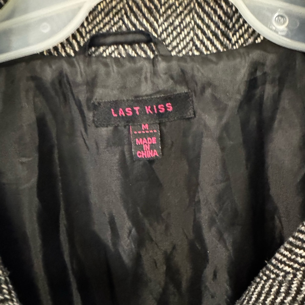 Last Kiss Black and Gray Blazer with Wide Lapels - Picture 4 of 6
